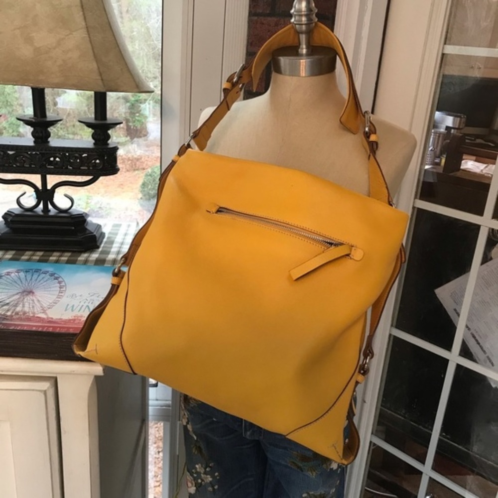 🦋 Gorgeous Tumi Handbag
